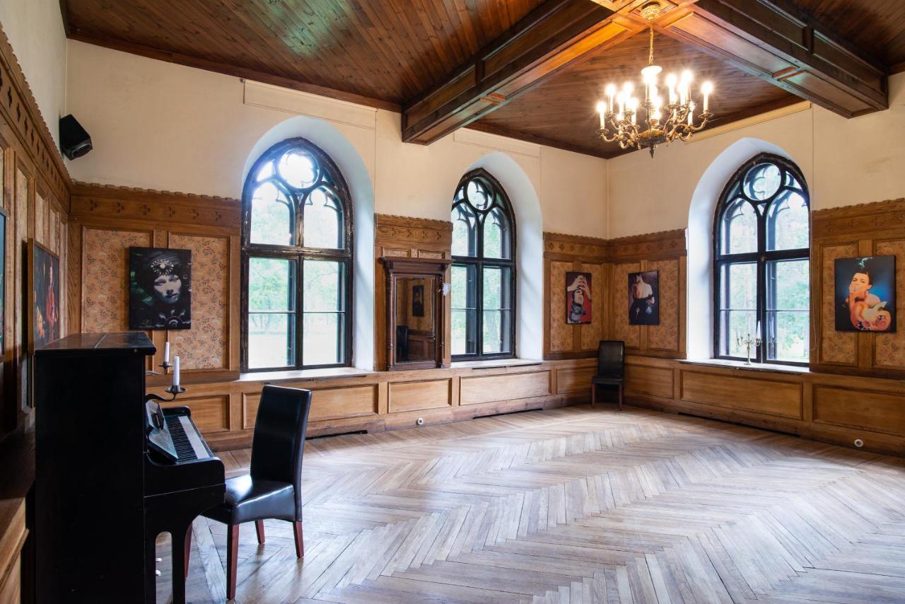 Laitse Castle Hotel Buitenkant foto