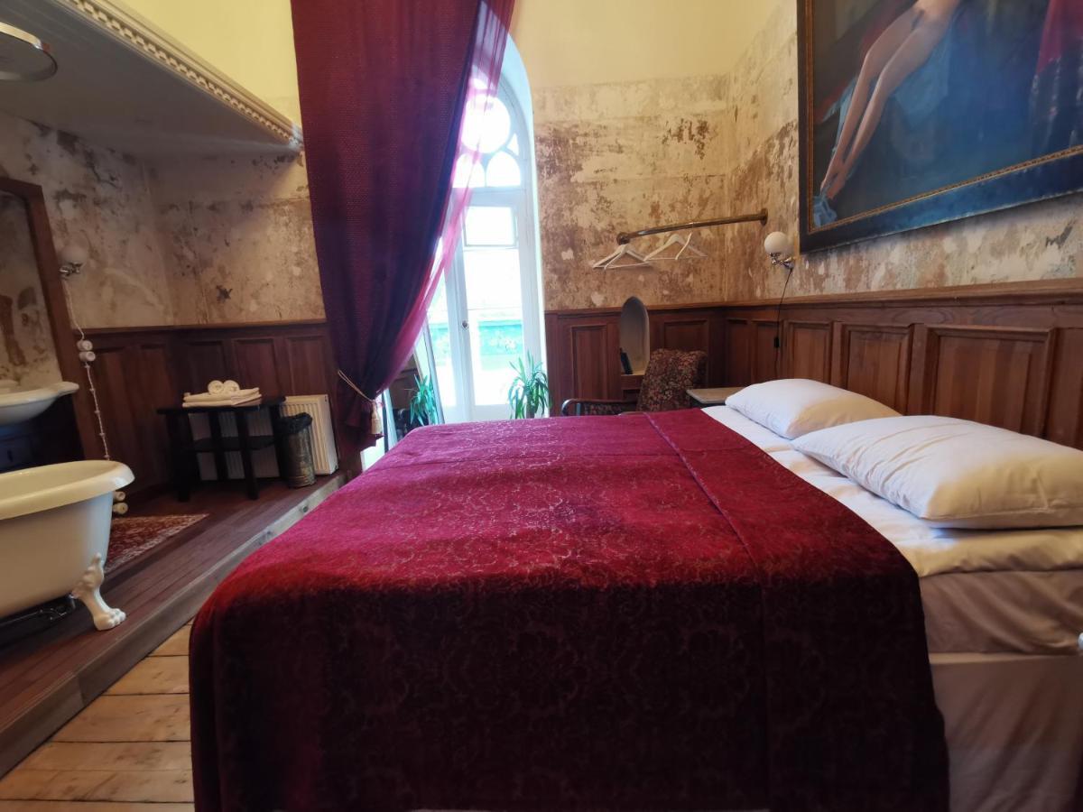Laitse Castle Hotel Buitenkant foto